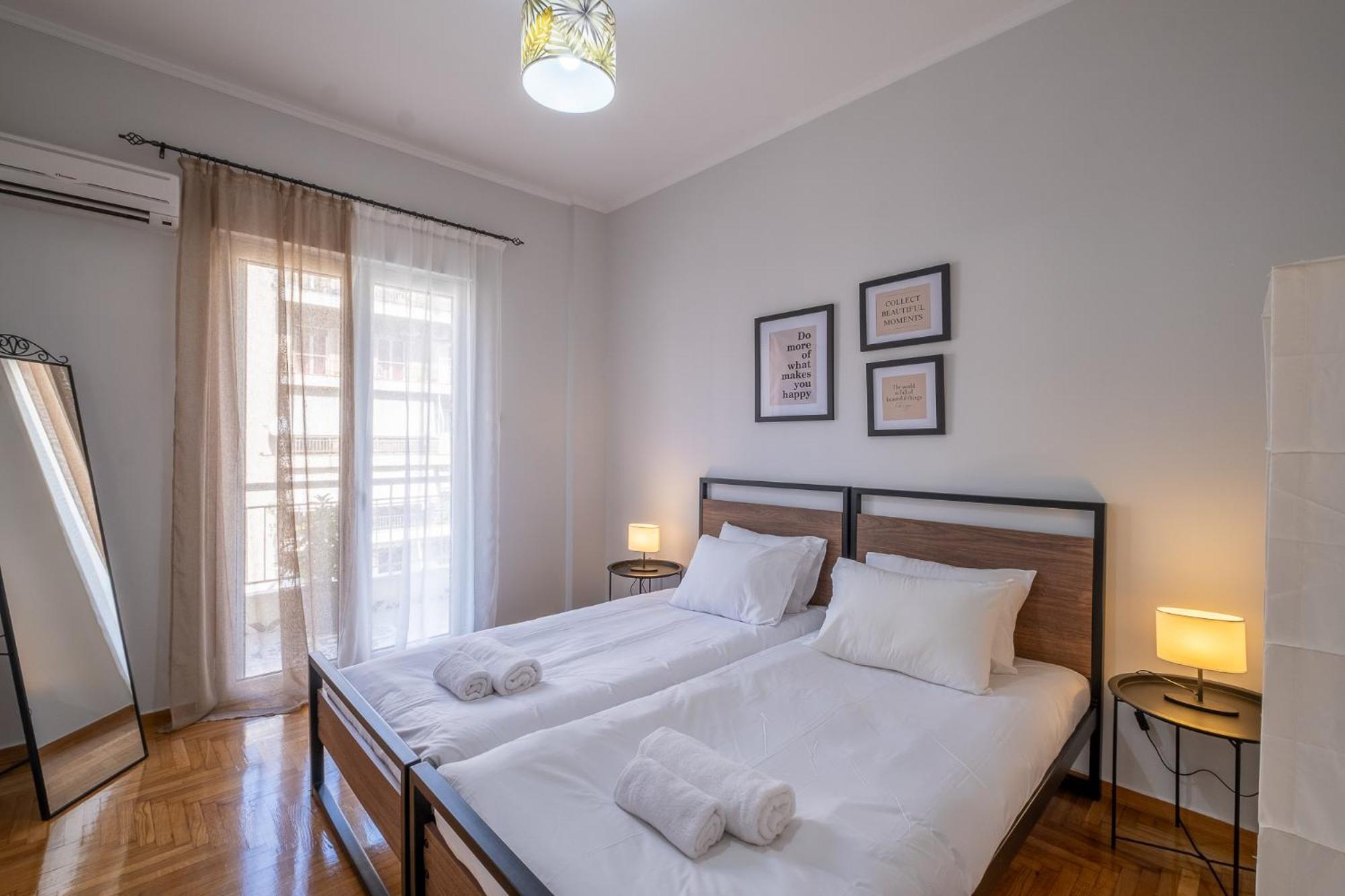 Lovely And Modern 3bd Close To Ampelokipoi Metro Apartment