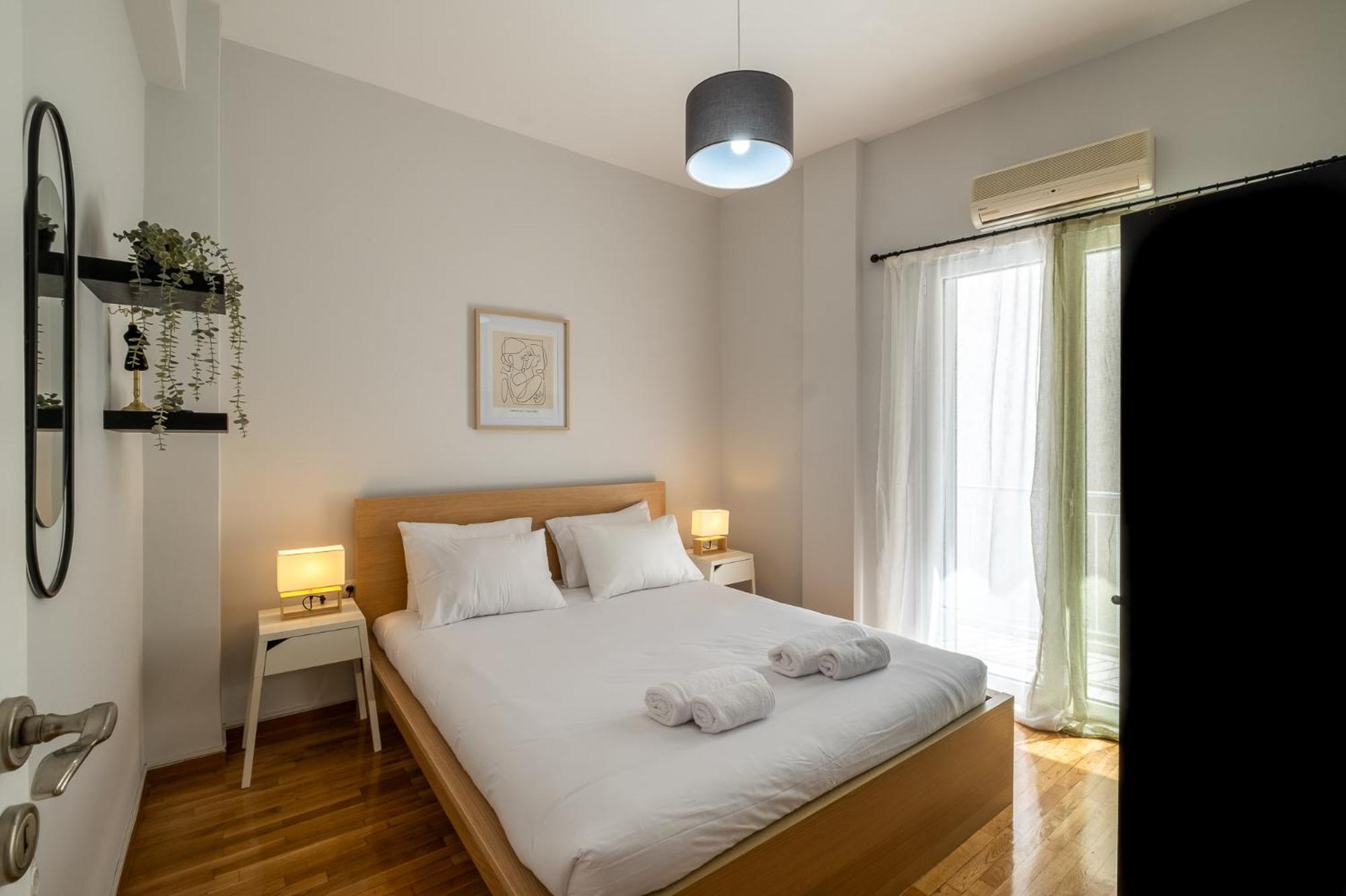 Lovely And Modern 3bd Close To Ampelokipoi Metro Apartment