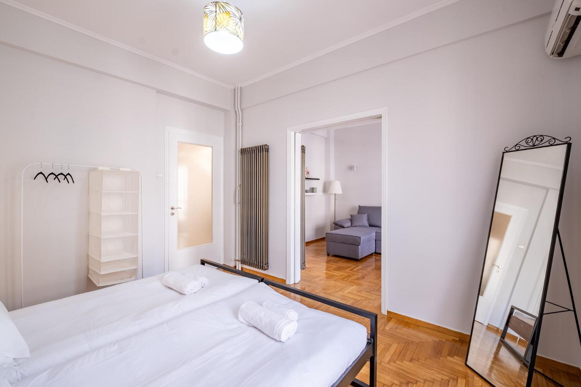 Lovely And Modern 3bd Close To Ampelokipoi Metro Apartment Athens